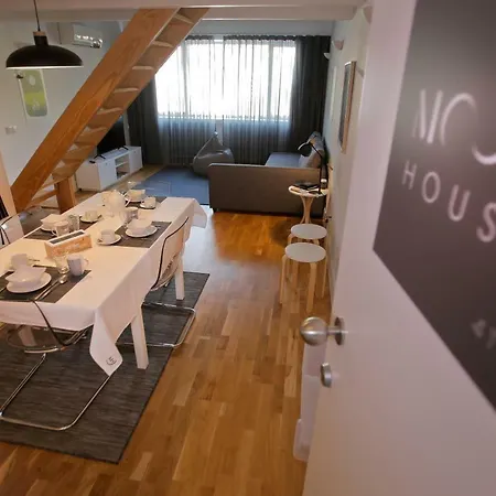 Moon House-santa Catarina Апартаменты